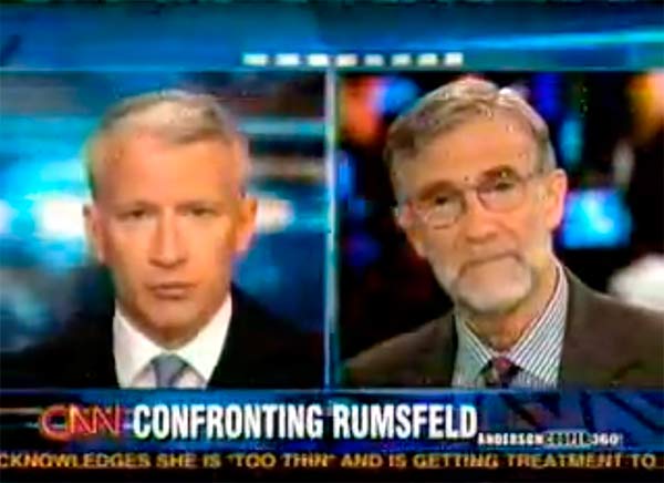 ”McGovern (t.h.) har kritiseret angrebskrigen mod Irak, her på billedet kom han på CNN efter han konfronterede Rumsfeld”. Foto: Screenshot & credit: Weneedhelp, YouTube: https://www.youtube.com/watch?v=JNyg_ntjjn0