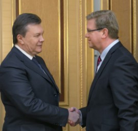 (t.v.) Viktor Janukovitj, Ukraines præsident og Stefan Fule, EU-kommissær for udvidelse og naboskabspolitik. Foto: Licens CC-BY-4.0. PublicDomain