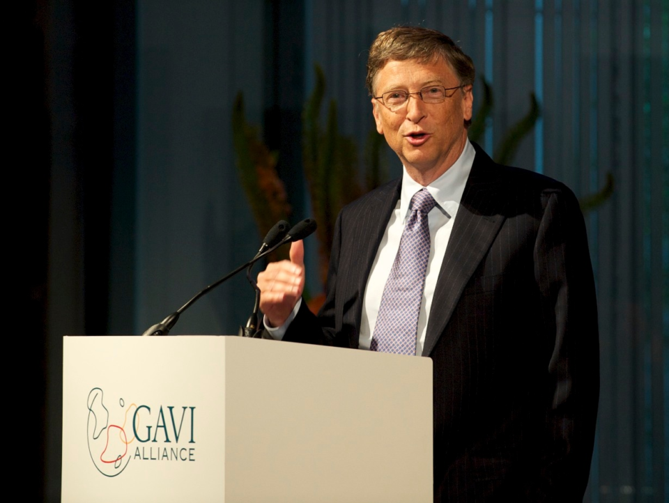 Grundlægger af Microsoft Bill Gates taler ved the GAVI Alliance immunisation event i England 13 Juni 2011. Credit: Ben Fisher/GAVI Alliance. Creative Commons 2.0. 